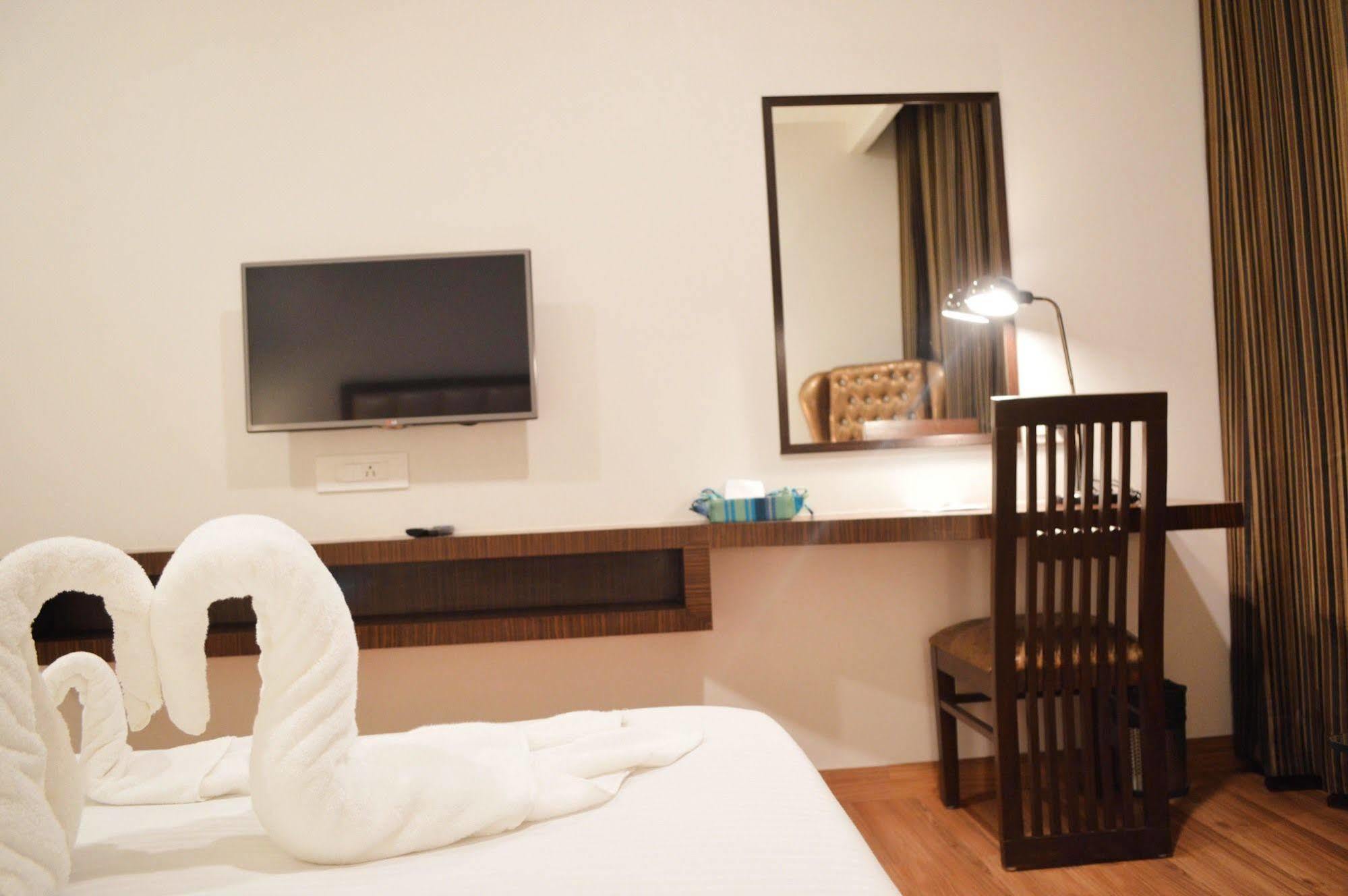 Fabhotel Prudent Amritsar Exterior photo