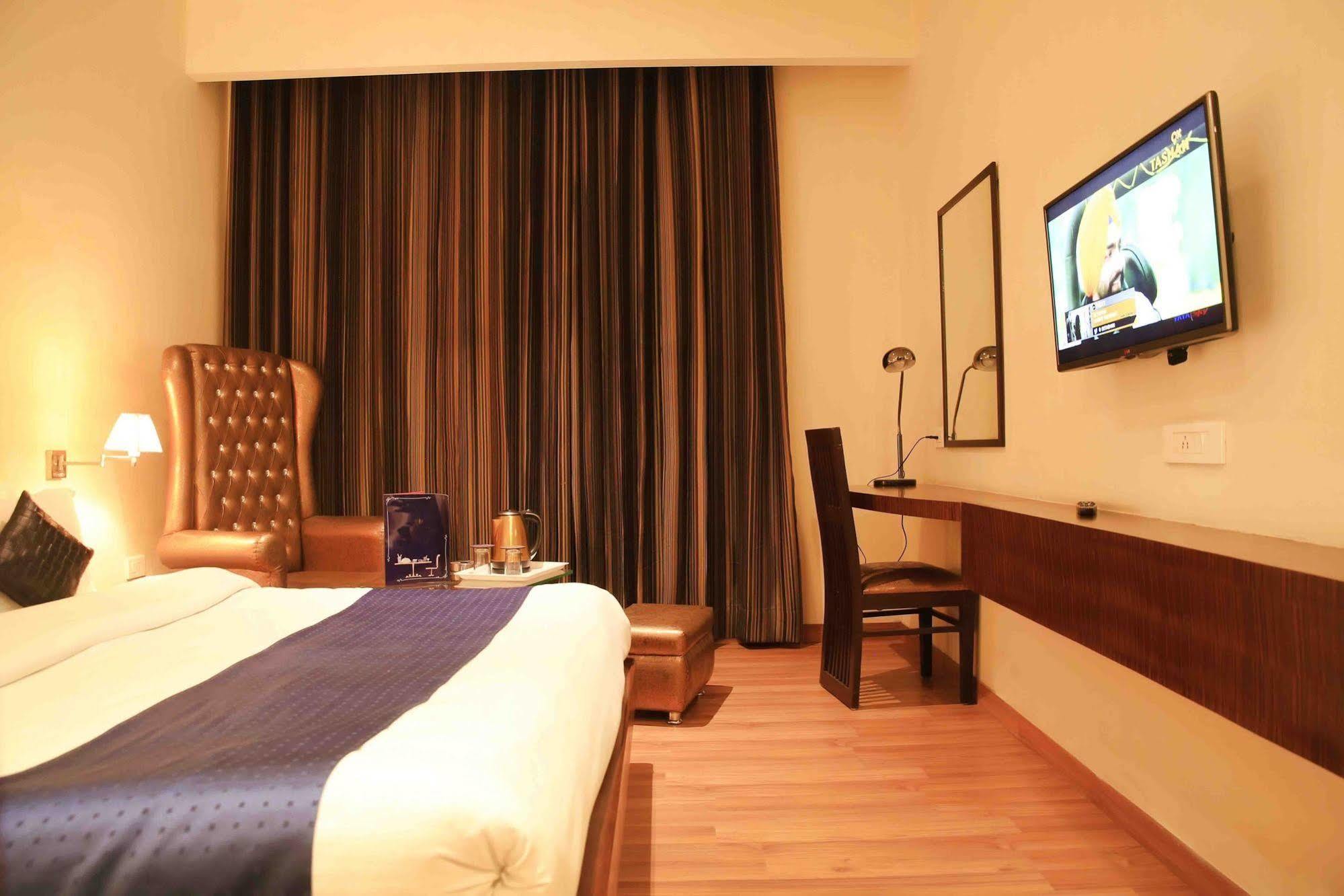 Fabhotel Prudent Amritsar Exterior photo
